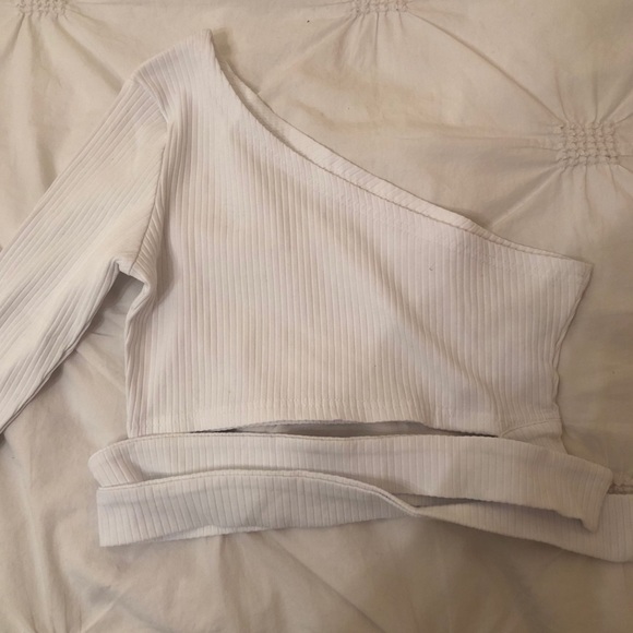 One-shoulder Tie Cropped Top - Picture 3 of 4